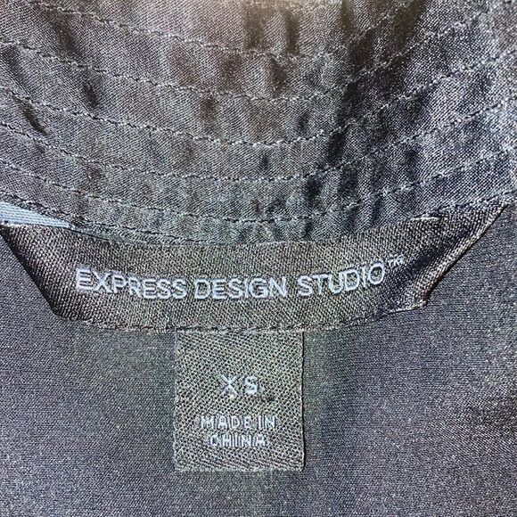 Express Design Studio Silk Blouse With Cap Sleeve & V-Neck. Size XS. - Picture 6 of 7